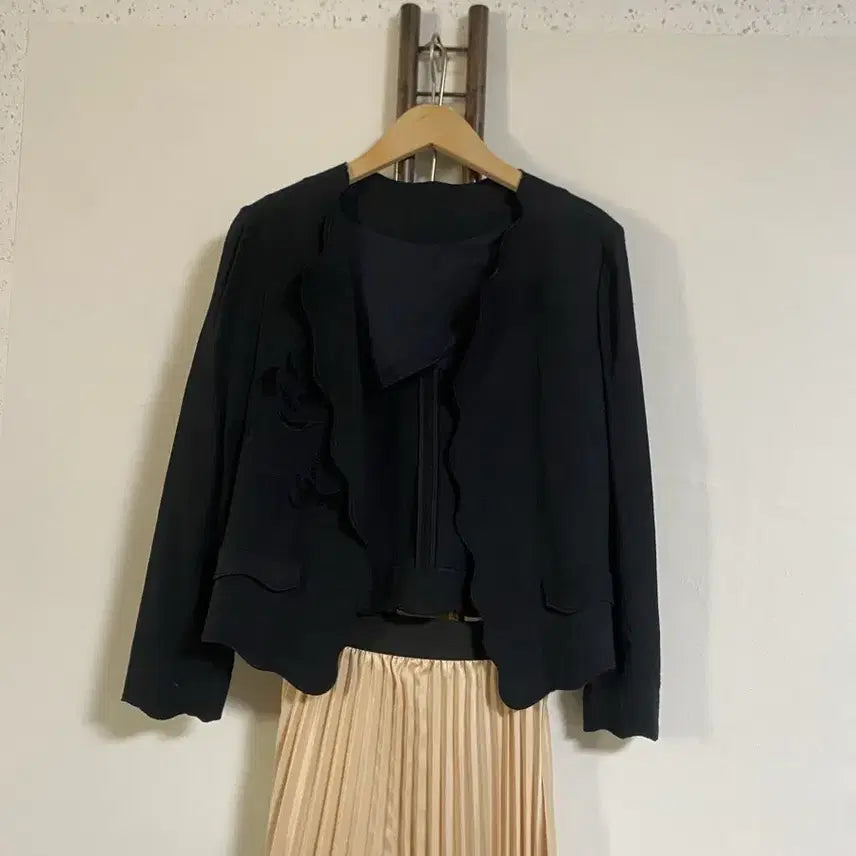 [BUNJANG] Black Cropped Jacket / 블랙 크롭 자켓 55