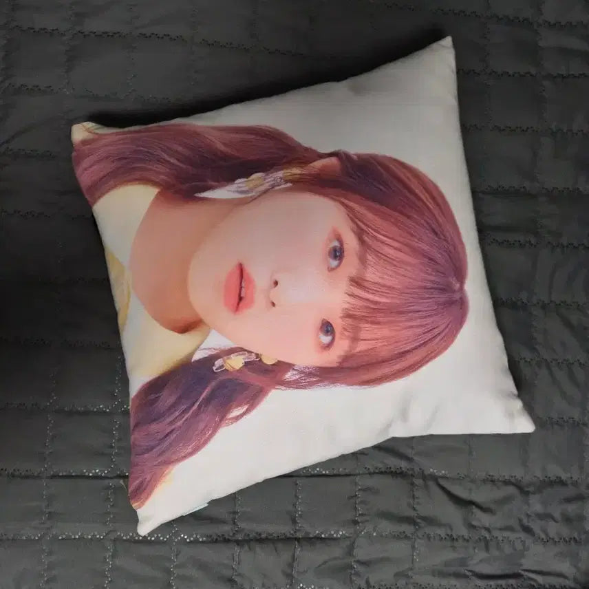 [BUNJANG] IZ*ONE Choi Yena Limited Edition Cushion Cover / 아이즈원 한정판 최예나 쿠션커버 + 솜