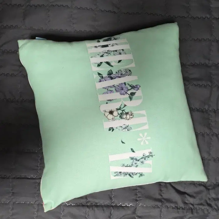 [BUNJANG] IZ*ONE Choi Yena Limited Edition Cushion Cover / 아이즈원 한정판 최예나 쿠션커버 + 솜