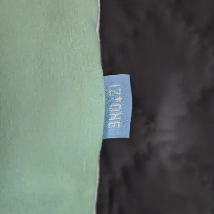 [BUNJANG] IZ*ONE Choi Yena Limited Edition Cushion Cover / 아이즈원 한정판 최예나 쿠션커버 + 솜