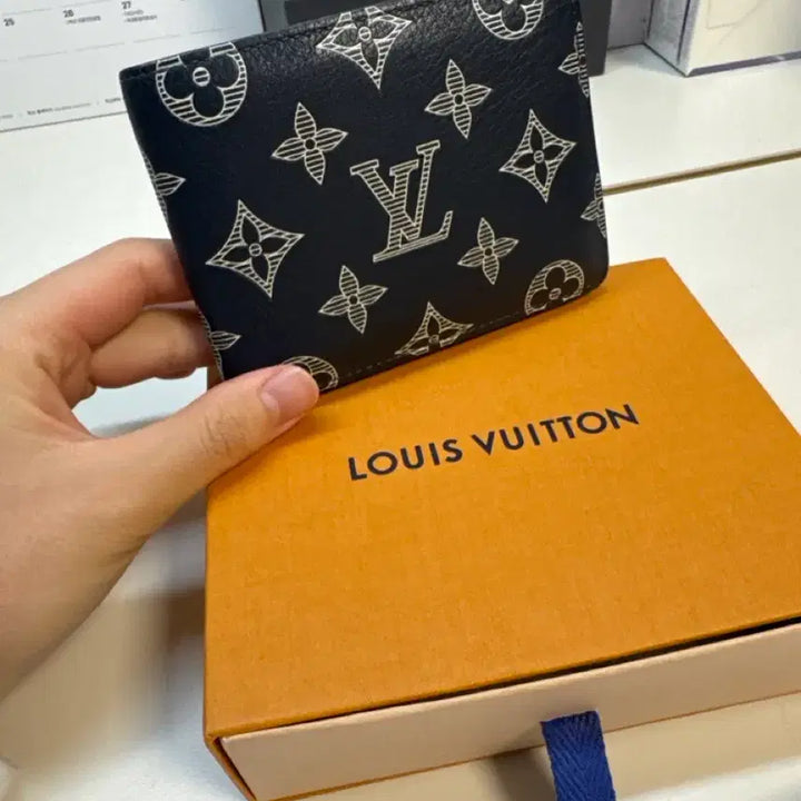 [BUNJANG] Louis Vuitton Multiple Wallet Calfskin Leather / 루이비통 멀티플 월릿 쉐도우 반지갑 송아지가죽 (정품)