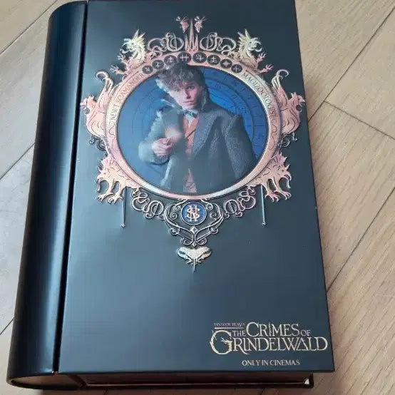 [BUNJANG] Fantastic Beasts Metal Book + Sticker Set / CGV영화 신기한 동물사전  메탈북 + 스티커