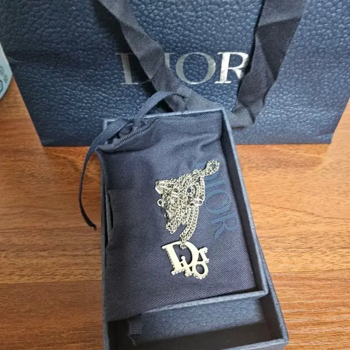 [SOLD OUT] 디올 Dior 목걸이 실버 남녀공용 100프로정품입니다