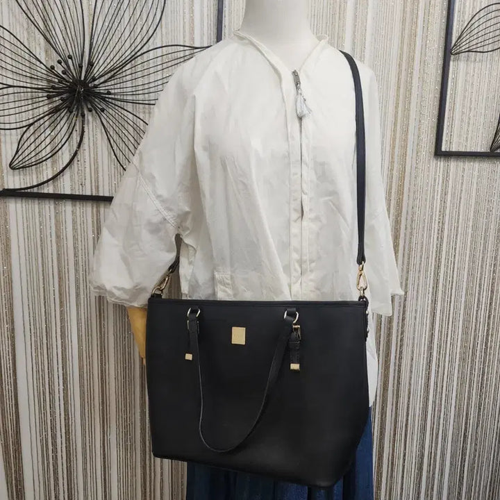 [BUNJANG] Sisley Black Handbag Tote Shoulder Bag / 시슬리~블랙 핸드백 토트백 숄더백 수납공간 넉넉