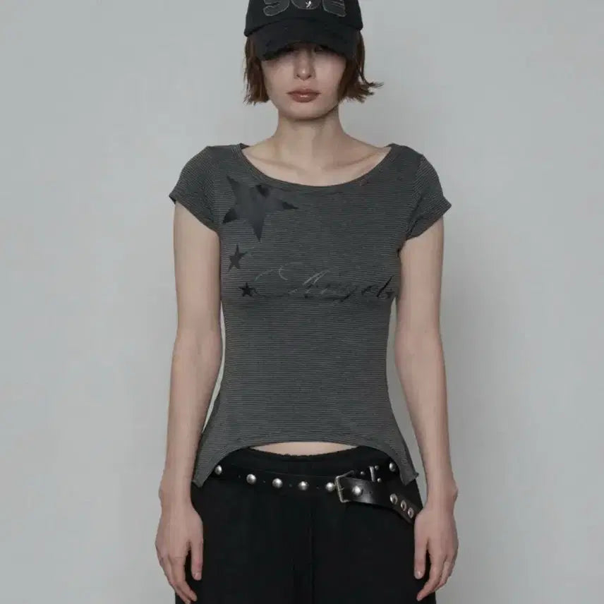 [BUNJANG] Set Up EXI Stripe Angel Short Sleeve Top Charcoal / 새상품) 셋업이엑스이 스트라이프 엔젤 탑 반팔 차콜