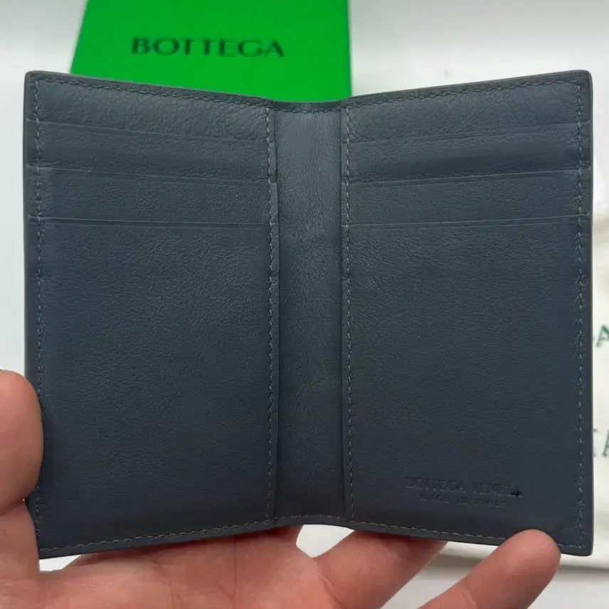 [SOLD OUT] 보테가베네타 맥시 플랩 오거나이저 카드지갑