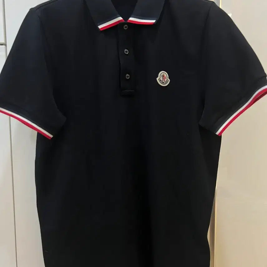 [BUNJANG] Moncler 23FW Black Collar T-Shirt - Size M / 23fw 몽클레어 반팔블랙카라티 M 새상품급