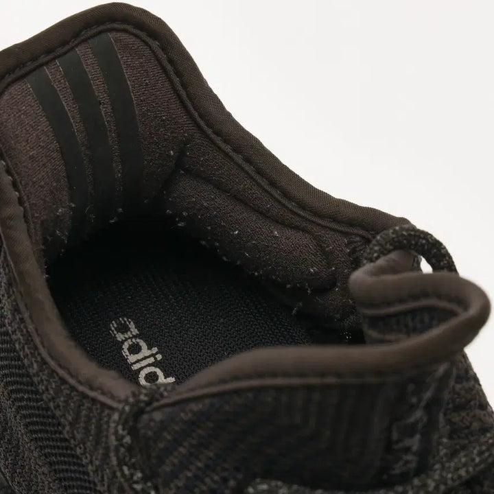 [BUNJANG] Adidas Yeezy Boost 350 V2 Black - Non-Reflective Sneakers / [255] 아디다스 이지 부스트 350 V2 블랙 - 논리플렉티브