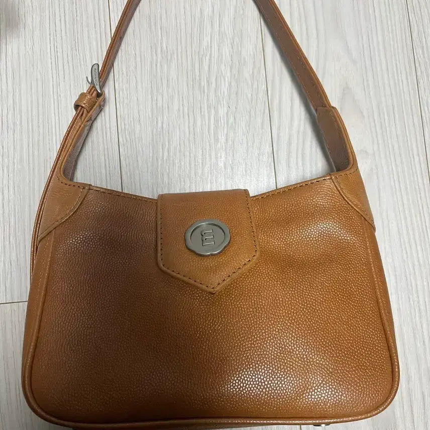 [BUNJANG] Minitmute Baton Micro Camel Handbag / 미닛뮤트 바톤 마이크로 카멜