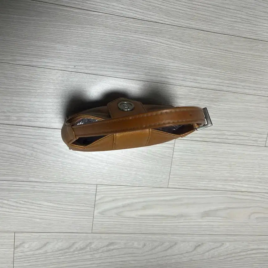 [BUNJANG] Minitmute Baton Micro Camel Handbag / 미닛뮤트 바톤 마이크로 카멜