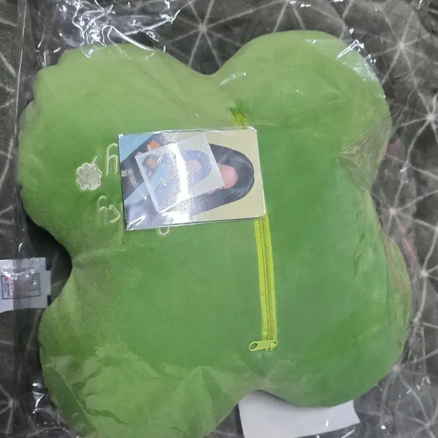 [BUNJANG] IVE Wonyoung MD Goods Neck Pillow / (단순 개봉)아이브 장원영  엠디 굿즈 목베개