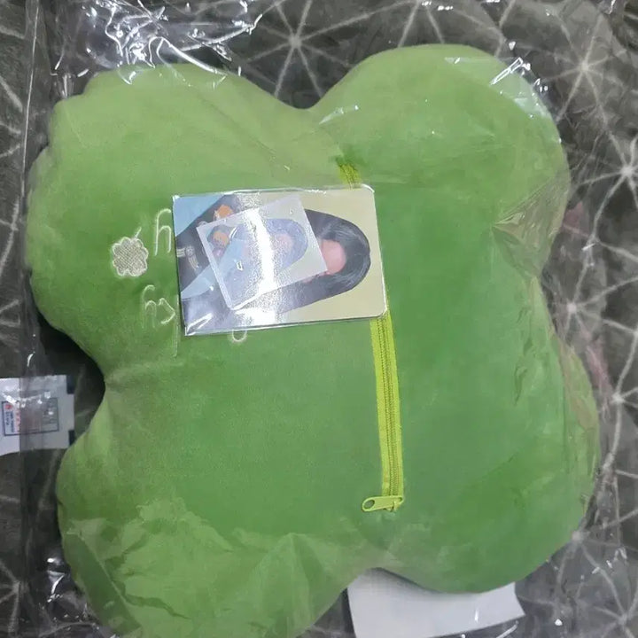 [BUNJANG] IVE Wonyoung MD Goods Neck Pillow / (단순 개봉)아이브 장원영  엠디 굿즈 목베개