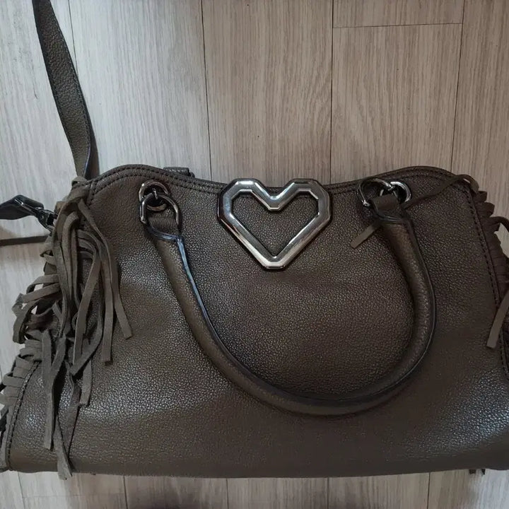 [BUNJANG] Lovecat Leather Tote Bag with Tassel Detail / 러브캣