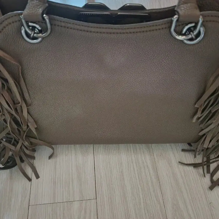 [BUNJANG] Lovecat Leather Tote Bag with Tassel Detail / 러브캣