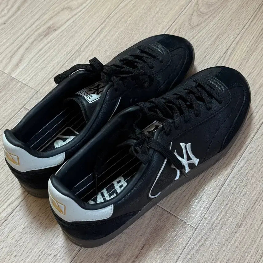 [BUNJANG] MLB 클러비 뉴욕 양키스 블랙 스니커즈 운동화 / MLB 클러비 뉴욕 양키스 블랙 스니커즈 운동화