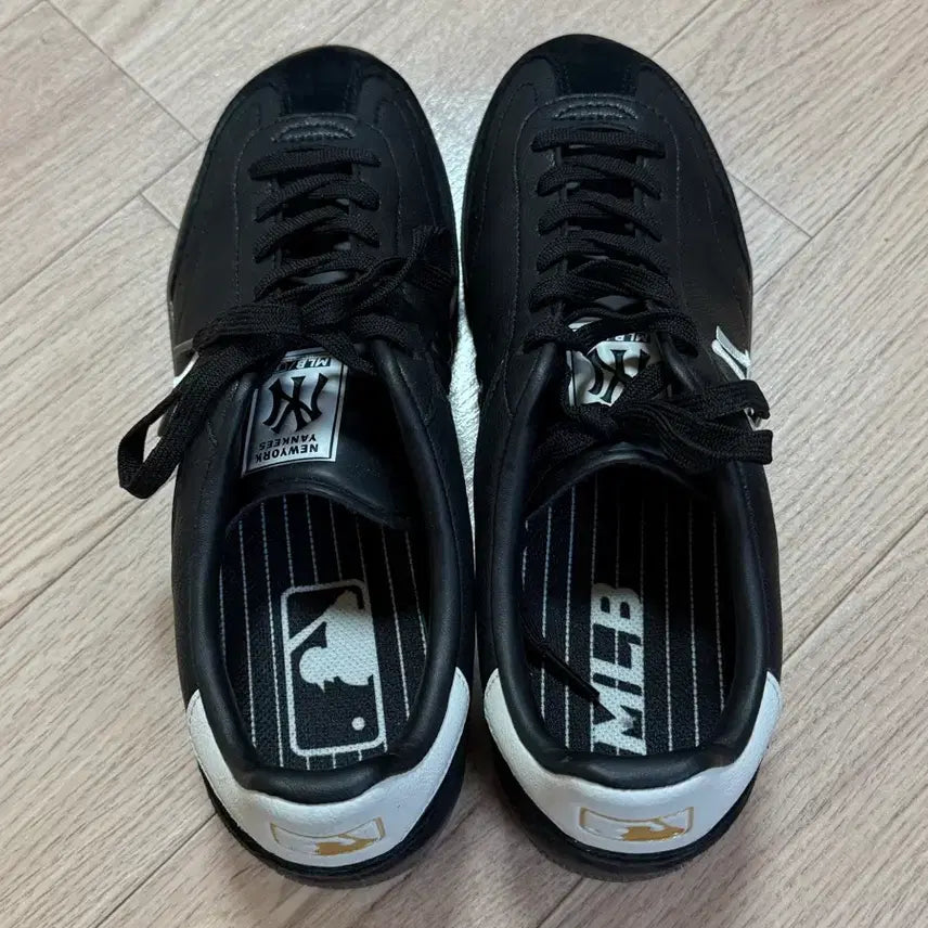 [BUNJANG] MLB 클러비 뉴욕 양키스 블랙 스니커즈 운동화 / MLB 클러비 뉴욕 양키스 블랙 스니커즈 운동화