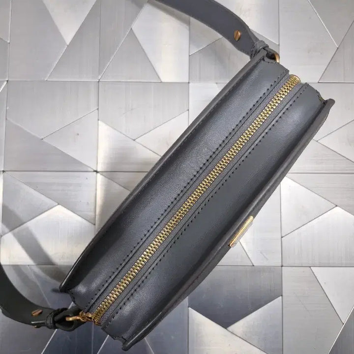 [BUNJANG] Couronne Crossbody Bag / 쿠론 크로스백 (택포)