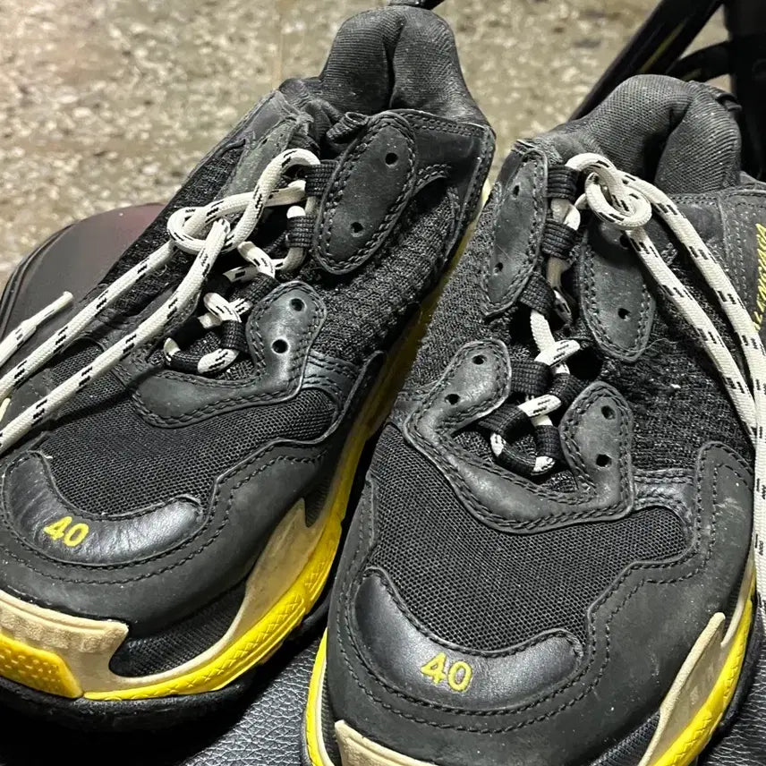 [BUNJANG] Balenciaga Triple S Black/Yellow Sneakers / 발렌시아가 트리플S 블랙/옐로우 운동화