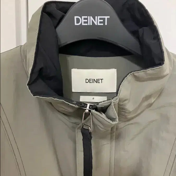 [BUNJANG] DEINET High Collar Bomber Jumper - Khaki / 다이닛 하이 칼라 봄버 점퍼 인 카키