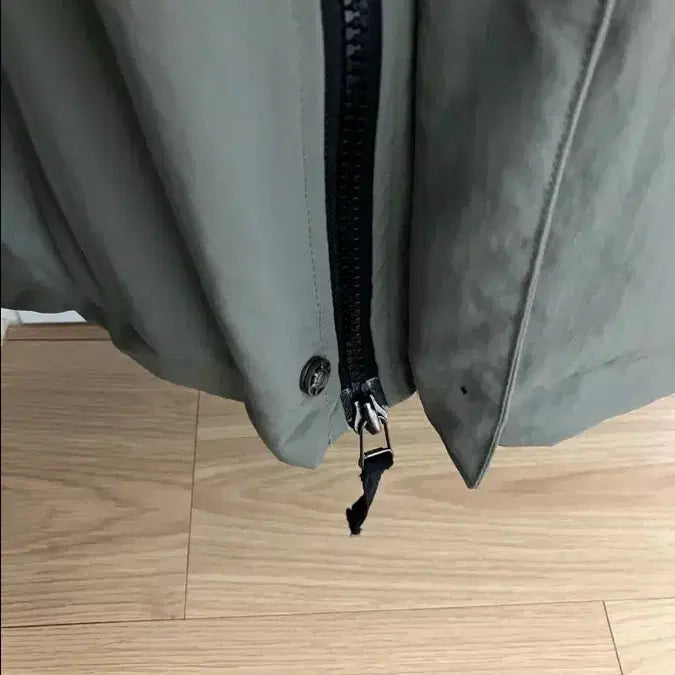 [BUNJANG] DEINET High Collar Bomber Jumper - Khaki / 다이닛 하이 칼라 봄버 점퍼 인 카키
