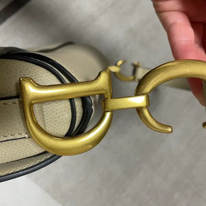 [BUNJANG] Beige Saddle Medium Bag / 베이지 새들 미디움