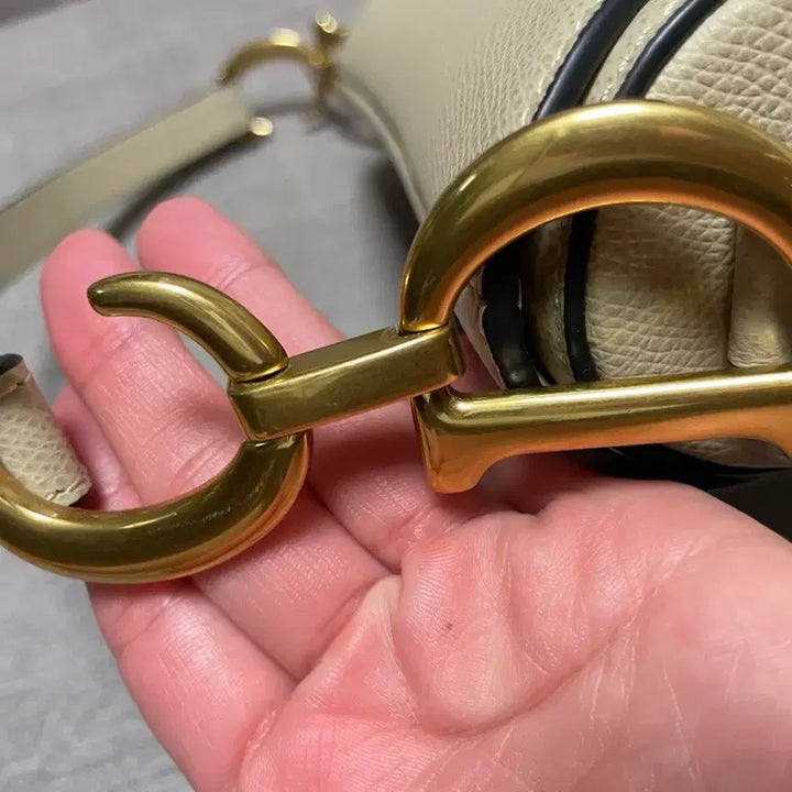 [BUNJANG] Beige Saddle Medium Bag / 베이지 새들 미디움