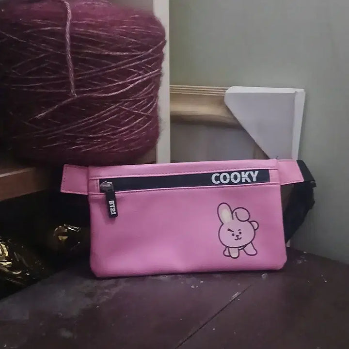 [BUNJANG] BT21 COOKY Hip Sack / BT21 쿠키 힙색 핑크색