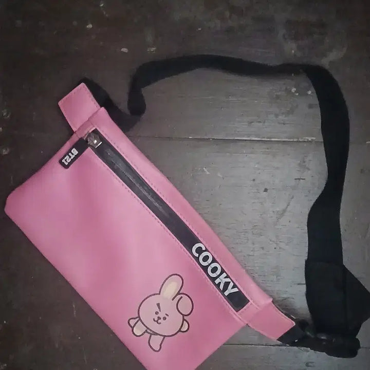 [BUNJANG] BT21 COOKY Hip Sack / BT21 쿠키 힙색 핑크색
