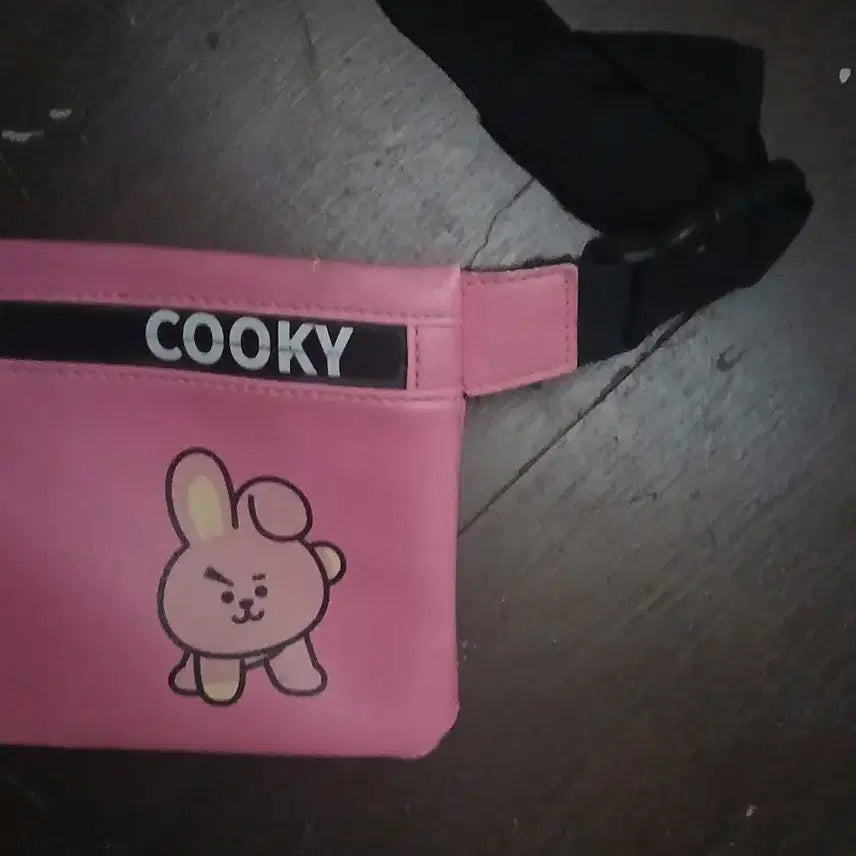 [BUNJANG] BT21 COOKY Hip Sack / BT21 쿠키 힙색 핑크색