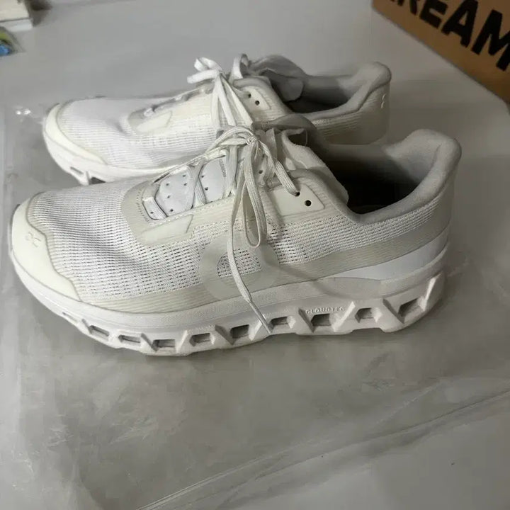 [BUNJANG] On Running Cloudmonster Void All White 275mm / 온러닝 클라우드몬스터 보이드 올화이트 275 사이즈