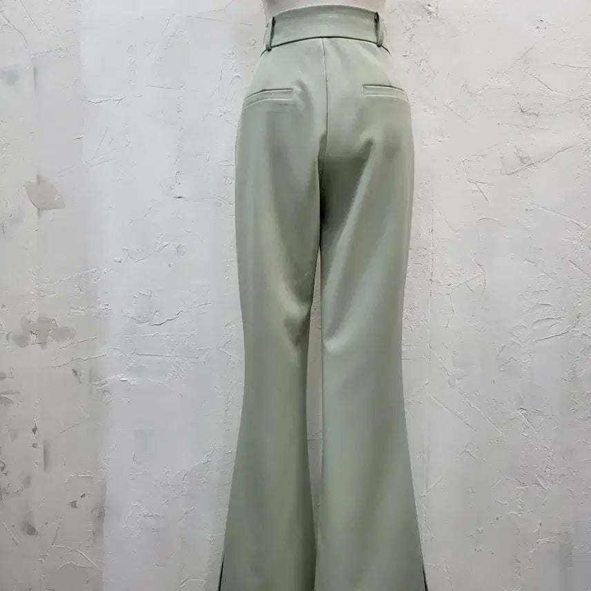 [SOLD OUT] 민트색 부츠컷 정장 세트 S