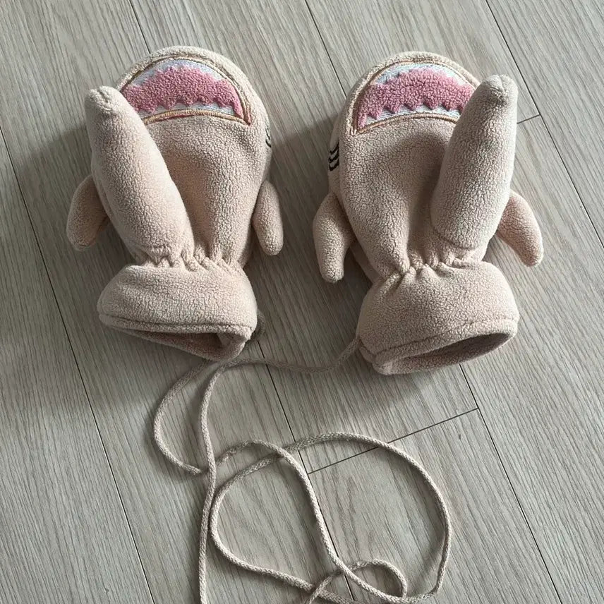 [BUNJANG] Baby Shark Mitten Gloves / 아기 상어 벙어리 장갑