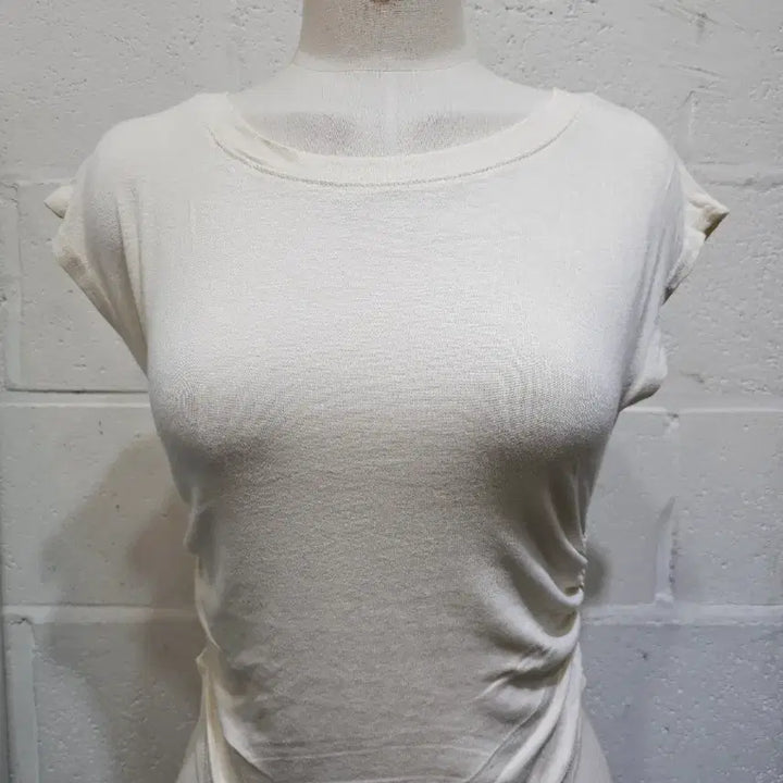 [SOLD OUT] 밑단u 옆셔링 크롭 스판좋은 라운드 반팔- 아이보리