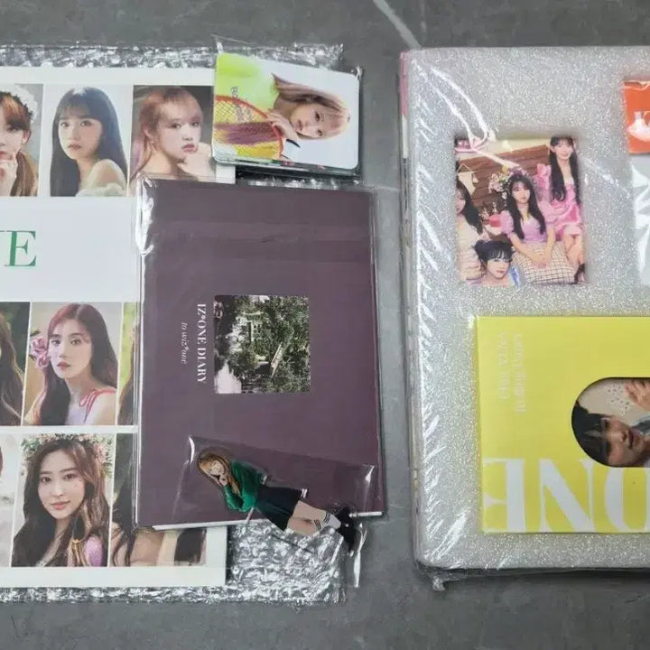 [BUNJANG] Choi Yena Dicon Limited Edition Photobook Set / 최예나 예약 한정판 디아이콘 화보집 세트 2권