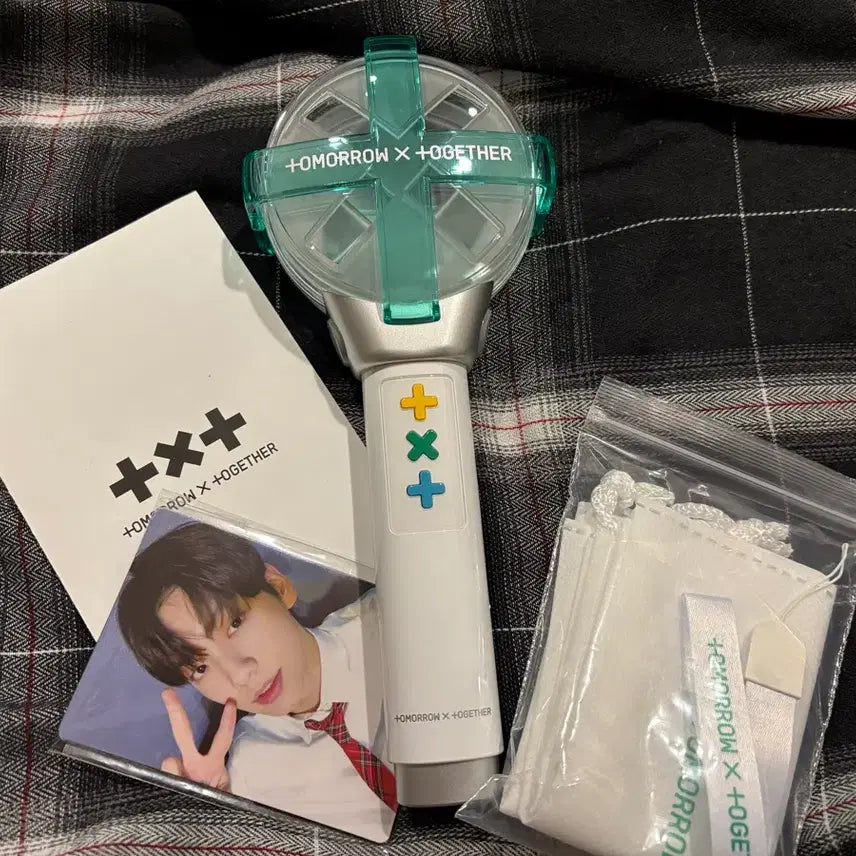 [BUNJANG] TXT Official Light Stick + Photocard / !!급처 네고 가능!!투모로우바이투게더 공식 응원봉 + 포카