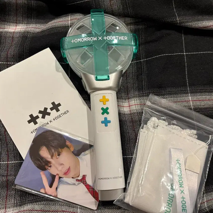 [BUNJANG] TXT Official Light Stick + Photocard / !!급처 네고 가능!!투모로우바이투게더 공식 응원봉 + 포카