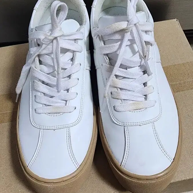 [SOLD OUT] 식스핏 화이트 스니커즈 250mm