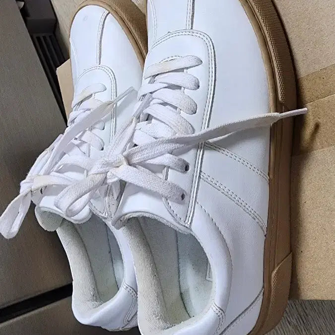 [SOLD OUT] 식스핏 화이트 스니커즈 250mm