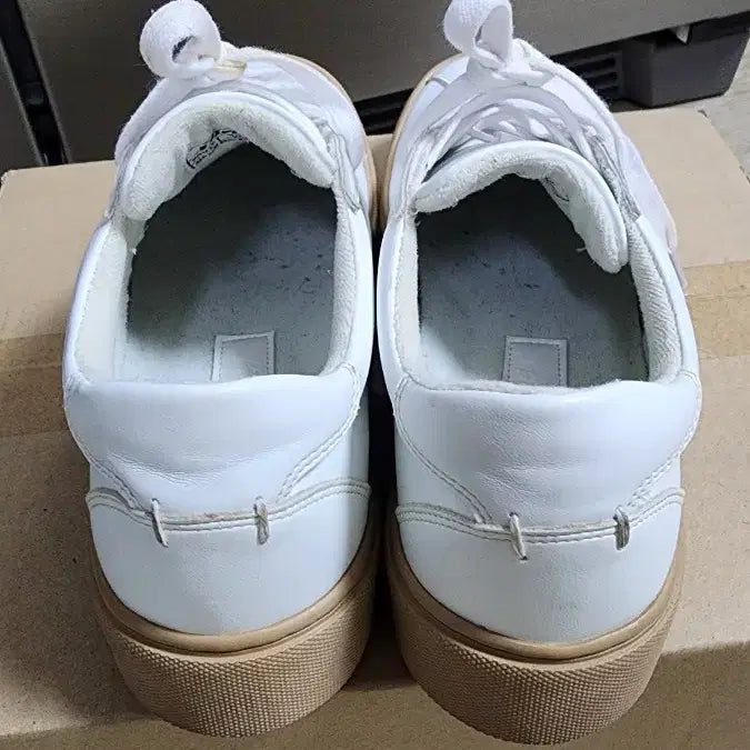[SOLD OUT] 식스핏 화이트 스니커즈 250mm