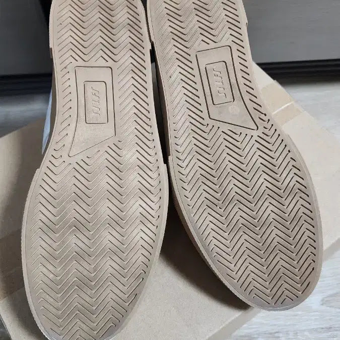 [SOLD OUT] 식스핏 화이트 스니커즈 250mm