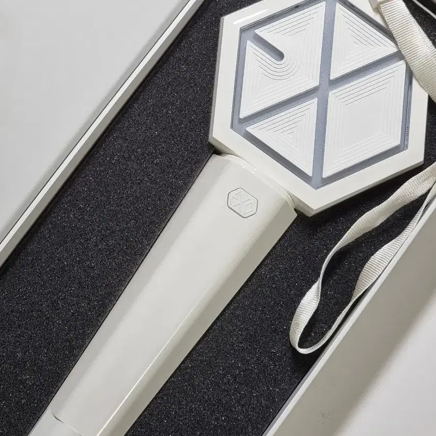 [BUNJANG] EXO Official Lightstick Ver. 2 / 엑소 응원봉 뉴리디봉 에리디봉 양도 (작동 안됨)