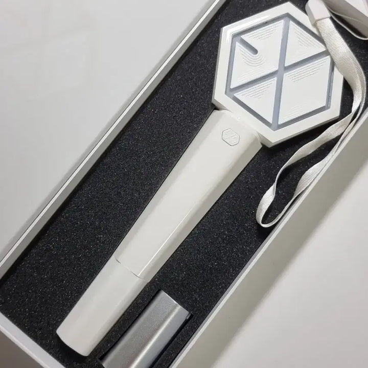 [BUNJANG] EXO Official Lightstick Ver. 2 / 엑소 응원봉 뉴리디봉 에리디봉 양도 (작동 안됨)