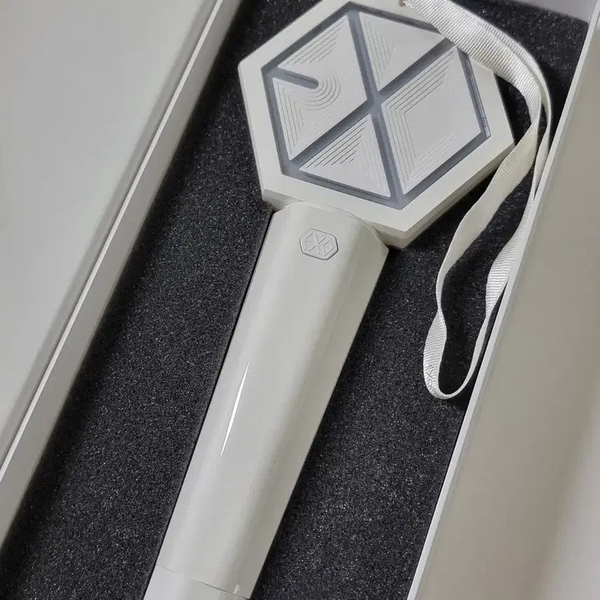 [BUNJANG] EXO Official Lightstick Ver. 2 / 엑소 응원봉 뉴리디봉 에리디봉 양도 (작동 안됨)