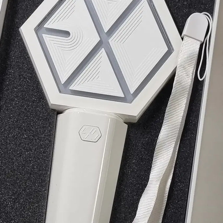 [BUNJANG] EXO Official Lightstick Ver. 2 / 엑소 응원봉 뉴리디봉 에리디봉 양도 (작동 안됨)