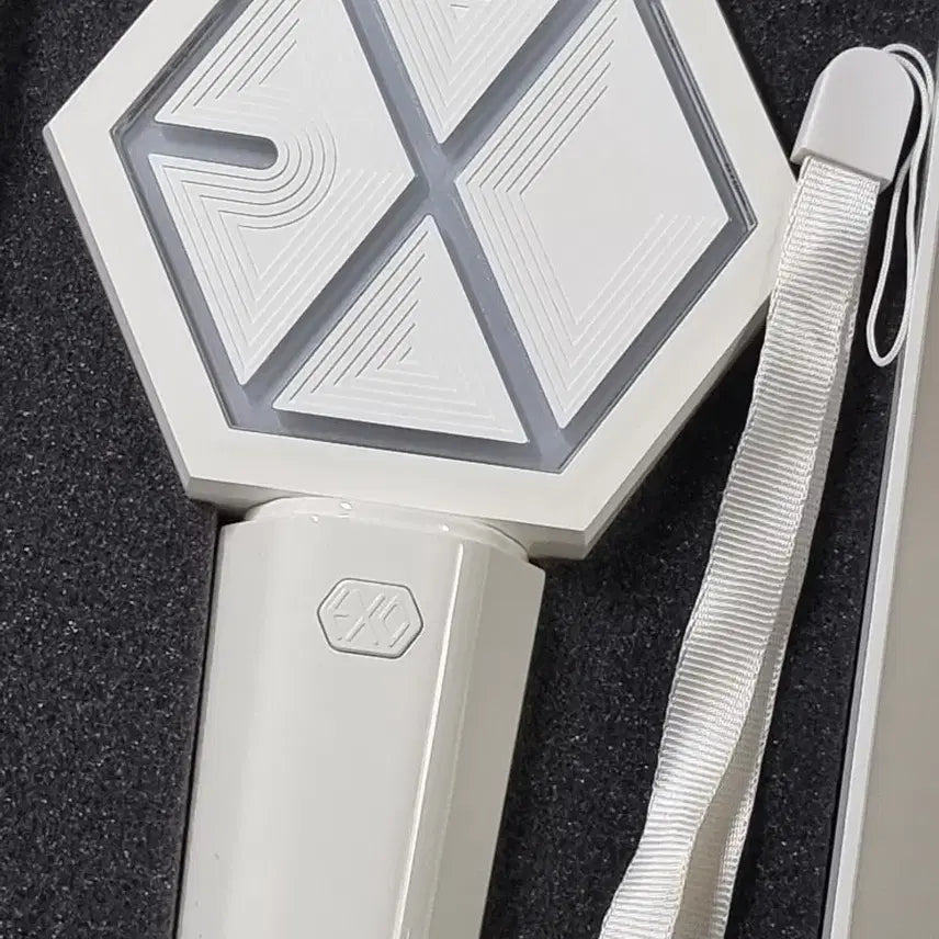 [BUNJANG] EXO Official Lightstick Ver. 2 / 엑소 응원봉 뉴리디봉 에리디봉 양도 (작동 안됨)
