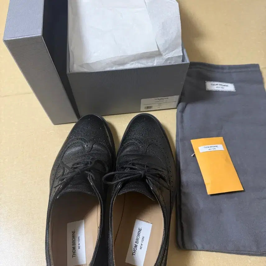 [SOLD OUT] 톰브라운 남성 윙팁 러버솔 블랙 구두 8사이즈