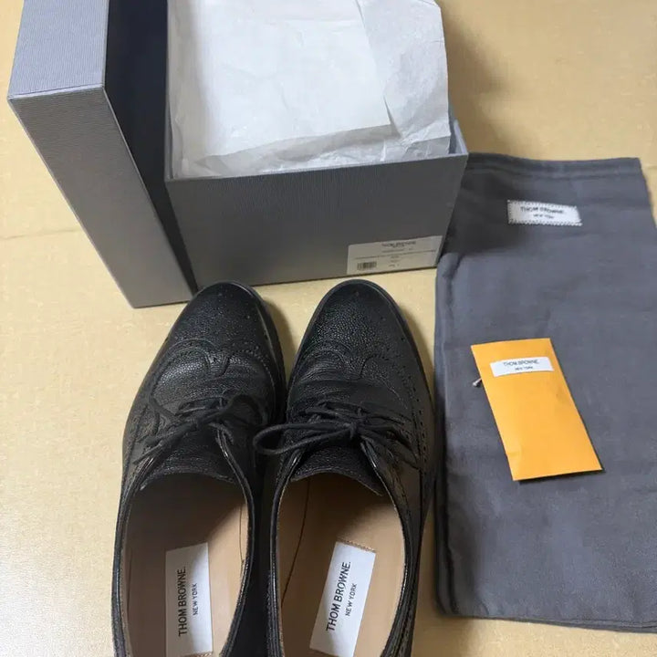 [SOLD OUT] 톰브라운 남성 윙팁 러버솔 블랙 구두 8사이즈