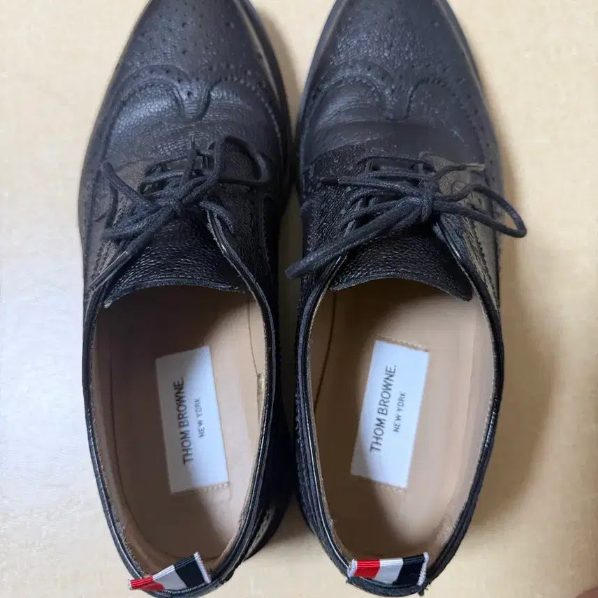 [SOLD OUT] 톰브라운 남성 윙팁 러버솔 블랙 구두 8사이즈