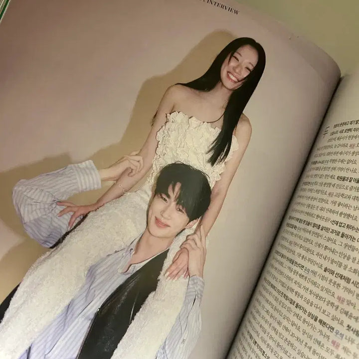 [SOLD OUT] 엘르 2024년 4월 엘르 2025년 3월 변우석 잡지 2개 일괄