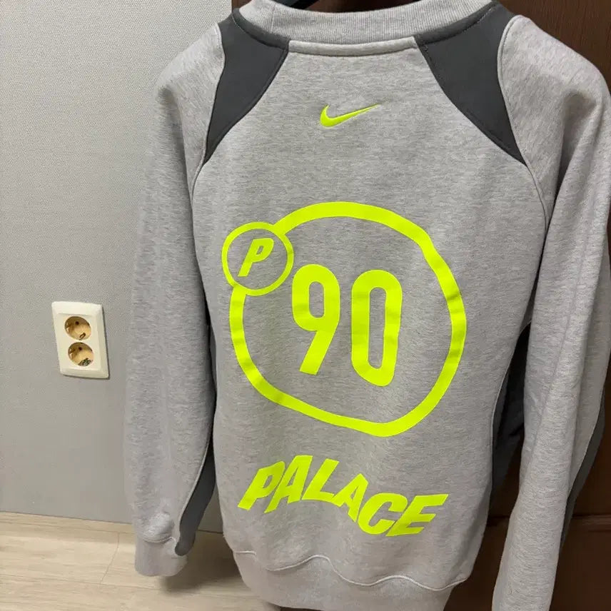 [BUNJANG] Palace Nike Total P90 Crew Gray Sweatshirt / [판매] 팔라스 x 나이키 토탈 P90 크루 그레이 말 -25w